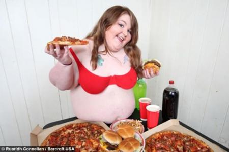 Caitlin-makes-money-eating-half-unclad-for-men-online-on-HWN-GIST